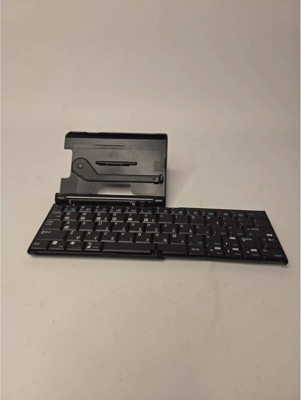 Palm One 3169WW Universal Wireless Folding Keyboard Portable Travel Keyboard